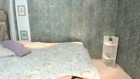 emma_johnsson1 online show from 15, 12, 2025