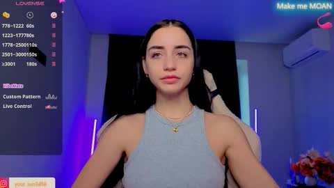 Snapshot of emma_jordan chatting on 13, 11, 2025 Emma online show from 13, 11, 2025