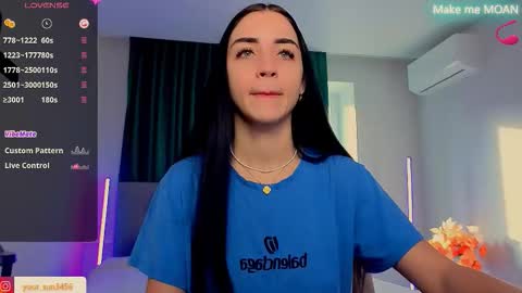 Snapshot of emma_jordan chatting on 23, 11, 2025 Emma online show from 23, 11, 2025