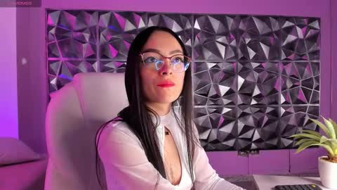 Snapshot of emma_kovich chatting on 17, 11, 2025 emma online show from 17, 11, 2025