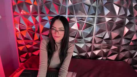 Snapshot of emma_luxu chatting on 8, 11, 2025 Emma online show from 8, 11, 2025