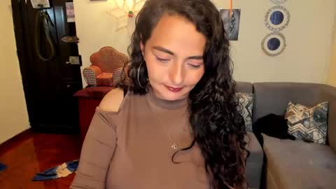 Snapshot of emma_luxy chatting on 4, 3, 2025  emma luxy online show from 4, 3, 2025