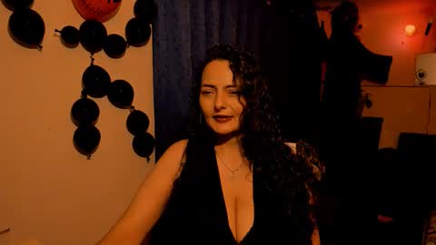 Snapshot of emma_luxy chatting on 31, 10, 2025  emma luxy online show from 31, 10, 2025