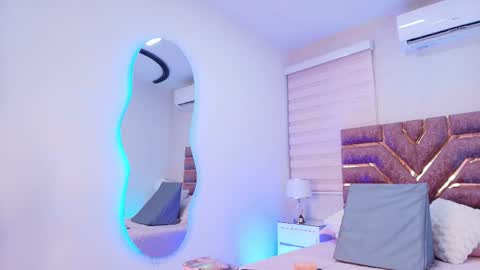 Snapshot of emma_madison_ chatting on 12, 11, 2025 emma online show from 12, 11, 2025