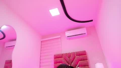 Snapshot of emma_madison_ chatting on 16, 11, 2025 emma online show from 16, 11, 2025