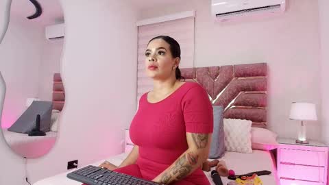 Snapshot of emma_madison_ chatting on 26, 11, 2025 emma online show from 26, 11, 2025