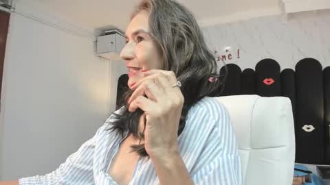 Snapshot of emma_mendoza chatting on 18, 2, 2025 Emma online show from 18, 2, 2025