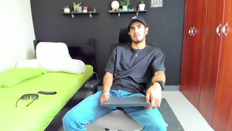 Snapshot of emma_muscle_ chatting on 2, 12, 2024 emma online show from 2, 12, 2024