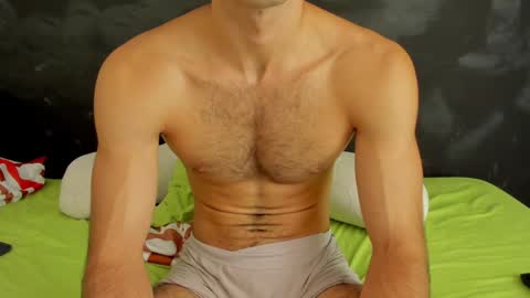 Snapshot of emma_muscle_ chatting on 31, 1, 2025 emma online show from 31, 1, 2025