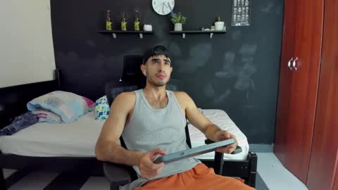 Snapshot of emma_muscle_ chatting on 17, 2, 2025 emma online show from 17, 2, 2025