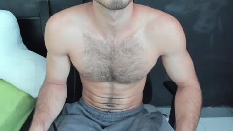 Snapshot of emma_muscle_ chatting on 5, 3, 2025 emma online show from 5, 3, 2025