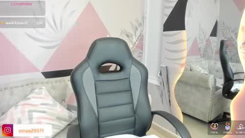 Snapshot of emma_petite4u chatting on 4, 3, 2025 Emma online show from 4, 3, 2025