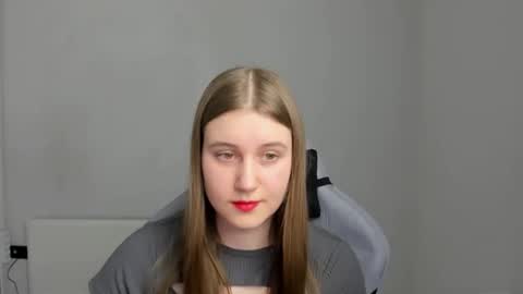 Snapshot of emma_sweettyy chatting on 6, 6, 2026 Emma online show from 6, 6, 2026