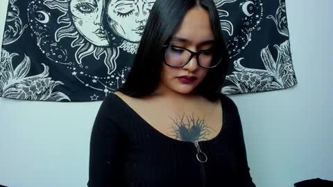 Snapshot of emma_timli1 chatting on 8, 10, 2025 Emma online show from 8, 10, 2025