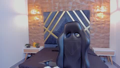 Snapshot of emmaa_white_ chatting on 11, 11, 2025 EMMA online show from 11, 11, 2025