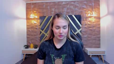 Snapshot of emmaa_white_ chatting on 12, 1, 2026 EMMA online show from 12, 1, 2026