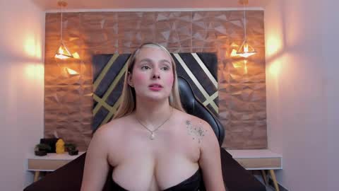 Snapshot of emmaa_white_ chatting on 28, 4, 2026 EMMA online show from 28, 4, 2026