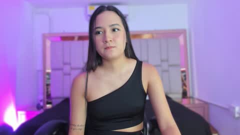 Snapshot of emmabeel chatting on 7, 11, 2025 Emma online show from 7, 11, 2025