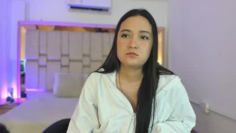 Snapshot of emmabeel chatting on 8, 11, 2025 Emma online show from 8, 11, 2025