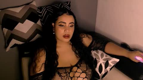 Snapshot of emmacamille2 chatting on 19, 11, 2025 emmacamille2 online show from 19, 11, 2025