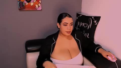 Snapshot of emmacamille2 chatting on 28, 11, 2025 emmacamille2 online show from 28, 11, 2025