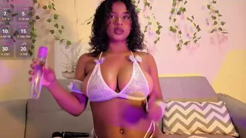 Snapshot of emmaconneer chatting on 12, 9, 2025 Emma online show from 12, 9, 2025