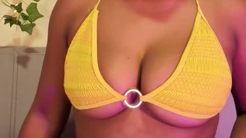 Snapshot of emmaconneer chatting on 24, 9, 2025 Emma online show from 24, 9, 2025