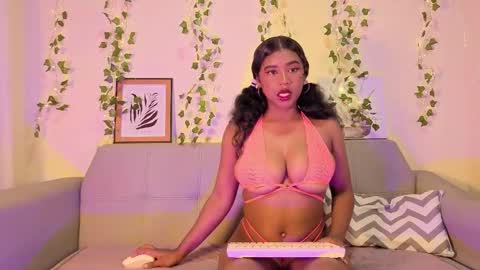 Snapshot of emmaconneer chatting on 28, 9, 2025 Emma online show from 28, 9, 2025