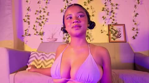 Snapshot of emmaconneer chatting on 25, 10, 2025 Emma online show from 25, 10, 2025