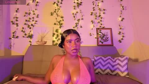 Snapshot of emmaconneer chatting on 29, 10, 2025 Emma online show from 29, 10, 2025