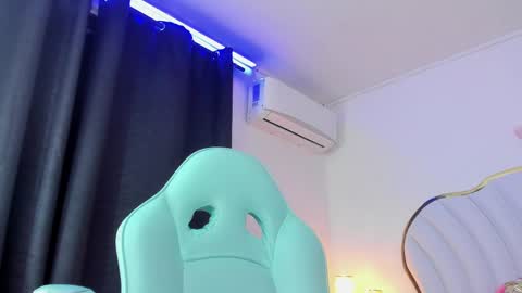 Snapshot of emmacrush chatting on 23, 2, 2025 Welcome Im yosein Your love is my passion activate it with your tips and enjoy with me online show from 23, 2, 2025