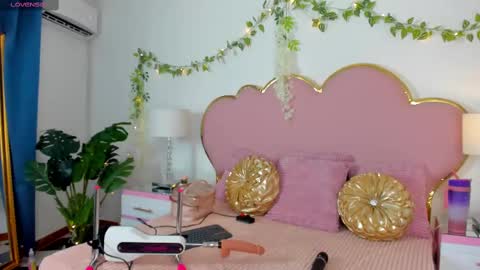 Snapshot of emmacrush chatting on 13, 9, 2025 Welcome Im yosein Your love is my passion activate it with your tips and enjoy with me online show from 13, 9, 2025