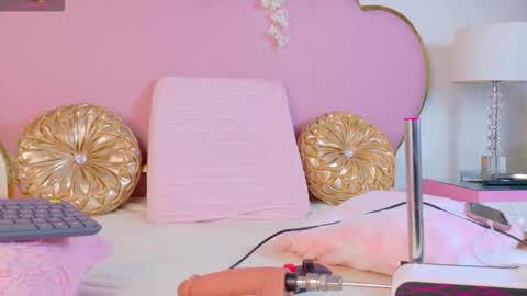 Snapshot of emmacrush chatting on 24, 10, 2025 Welcome Im yosein Your love is my passion activate it with your tips and enjoy with me online show from 24, 10, 2025