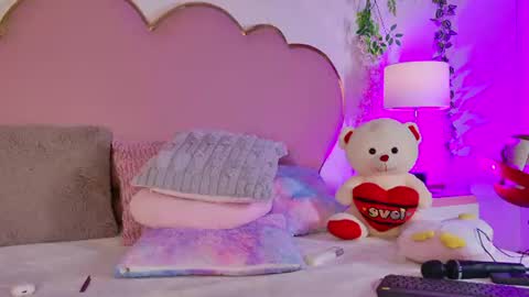 Snapshot of emmacrush chatting on 22, 6, 2026 Welcome Im yosein Your love is my passion activate it with your tips and enjoy with me online show from 22, 6, 2026