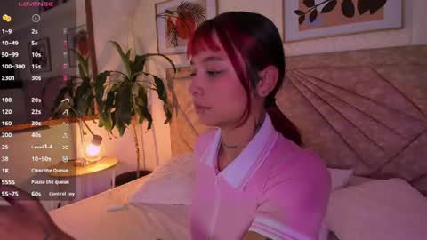 Snapshot of emmaduff_ chatting on 8, 7, 2026 online show from 8, 7, 2026