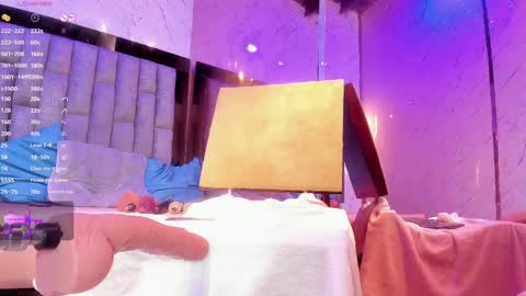 Emma Duque online show from 5, 3, 2025