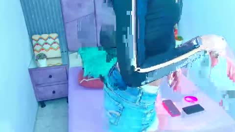 Snapshot of emmalodgge chatting on 13, 12, 2025 emmaLogge online show from 13, 12, 2025