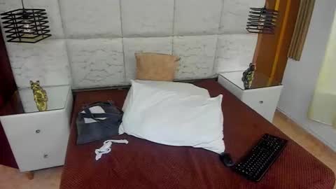 emmaLogge online show from 4, 3, 2026