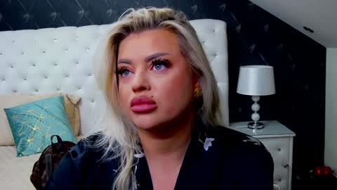 Emma Mavis online show from 23, 1, 2025