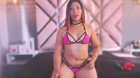 Snapshot of emmanaughty_ chatting on 1, 2, 2025 emmanaughty_ online show from 1, 2, 2025