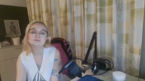 emmanoir_ online show from 26, 2, 2025