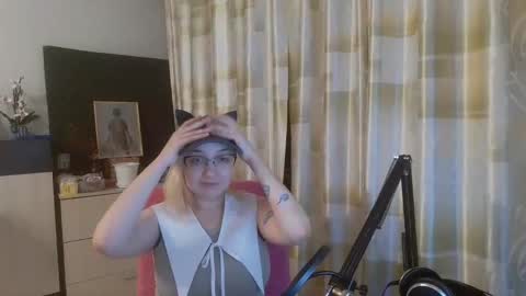 emmanoir_ online show from 26, 2, 2025