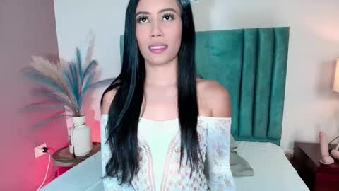 Snapshot of emmasaintt chatting on 17, 10, 2025 Emma Saint online show from 17, 10, 2025