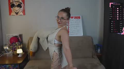 Snapshot of emmatiny chatting on 29, 7, 2026 Mia online show from 29, 7, 2026