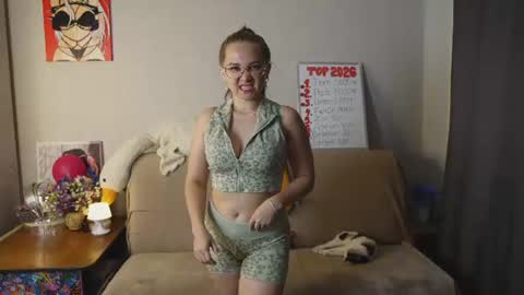 Snapshot of emmatiny chatting on 2, 8, 2026 Mia online show from 2, 8, 2026
