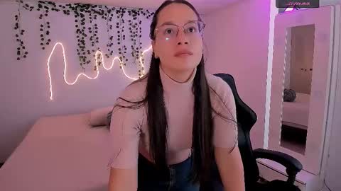 Emma Torres online show from 13, 10, 2025