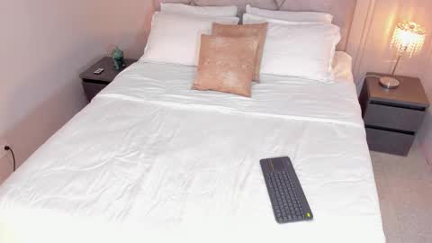 Snapshot of emmawiilliams chatting on 14, 11, 2025 EMMAWILIAMS online show from 14, 11, 2025