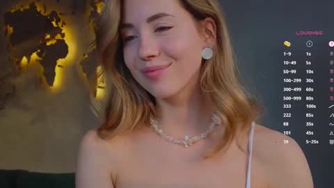 Snapshot of emmi_rosee chatting on 5, 2, 2025 Miss Emmi online show from 5, 2, 2025