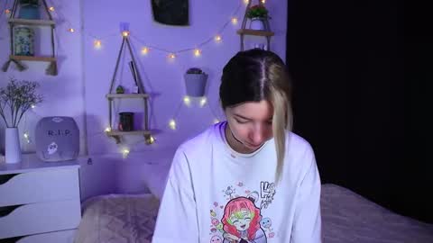 Snapshot of emmie_everly chatting on 11, 10, 2025 emmie_everly online show from 11, 10, 2025