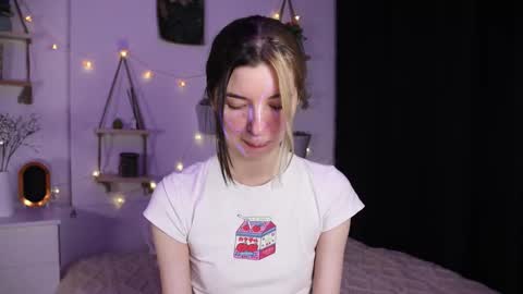 Snapshot of emmie_everly chatting on 23, 10, 2025 emmie_everly online show from 23, 10, 2025